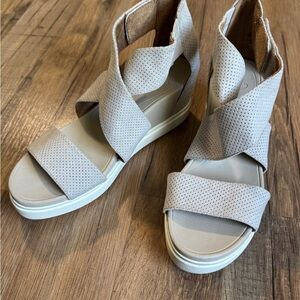Dr. Scholl's Gray Perforated Wedges